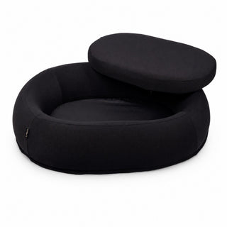 Cama Atelier negra, con el cojín central levantado mostrando la base